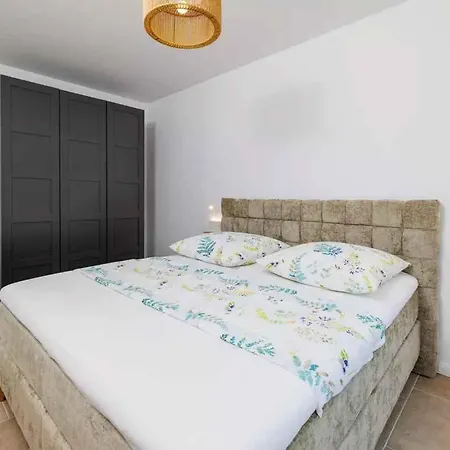 Near In 54774 Апартаменты